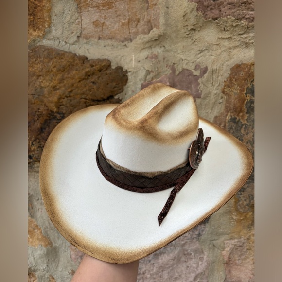 SOLD READ DESCRIPTION BELOW
New Hand burned Brad Paisley Moonshine 4x hat Sz 7 - Picture 2 of 11